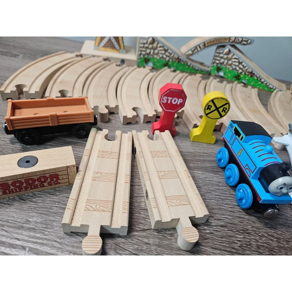 Thomas & Friends Wooden Railway Water Tower Figure and Extras
